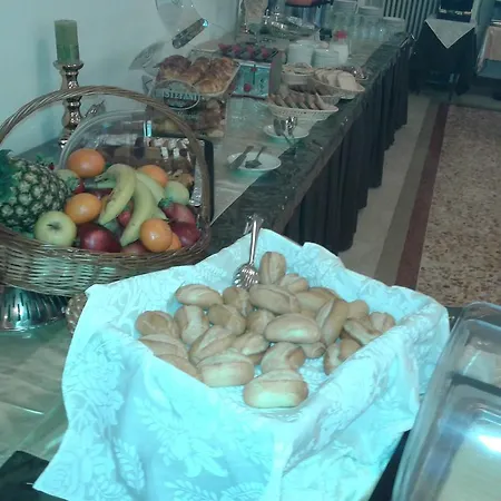 Astoria Otel 3*